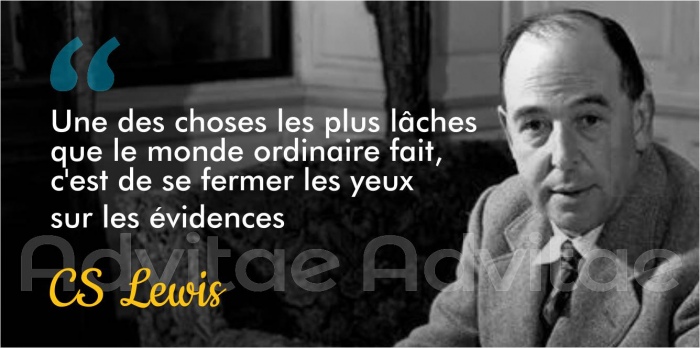 Une des choses les plus lches que le monde ordinaire fait, c'est de se fermer les yeux  sur les vidences